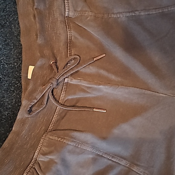 NWT Crop sweatpants - Picture 2 of 4